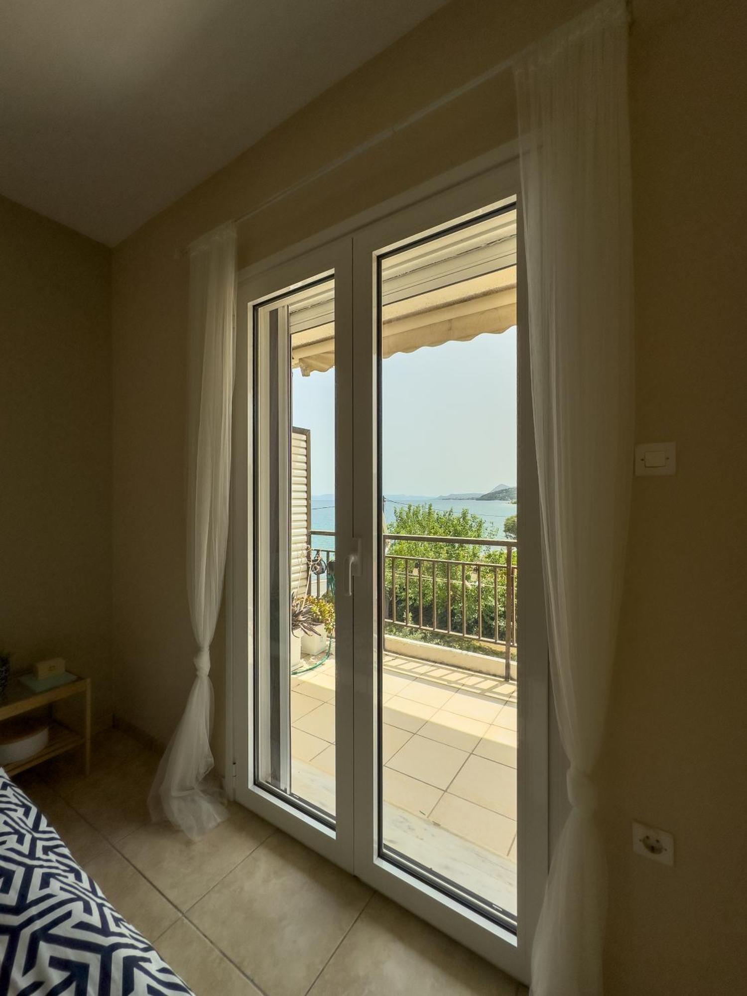 Thanos' Seaside Apartment Oropos Exterior photo