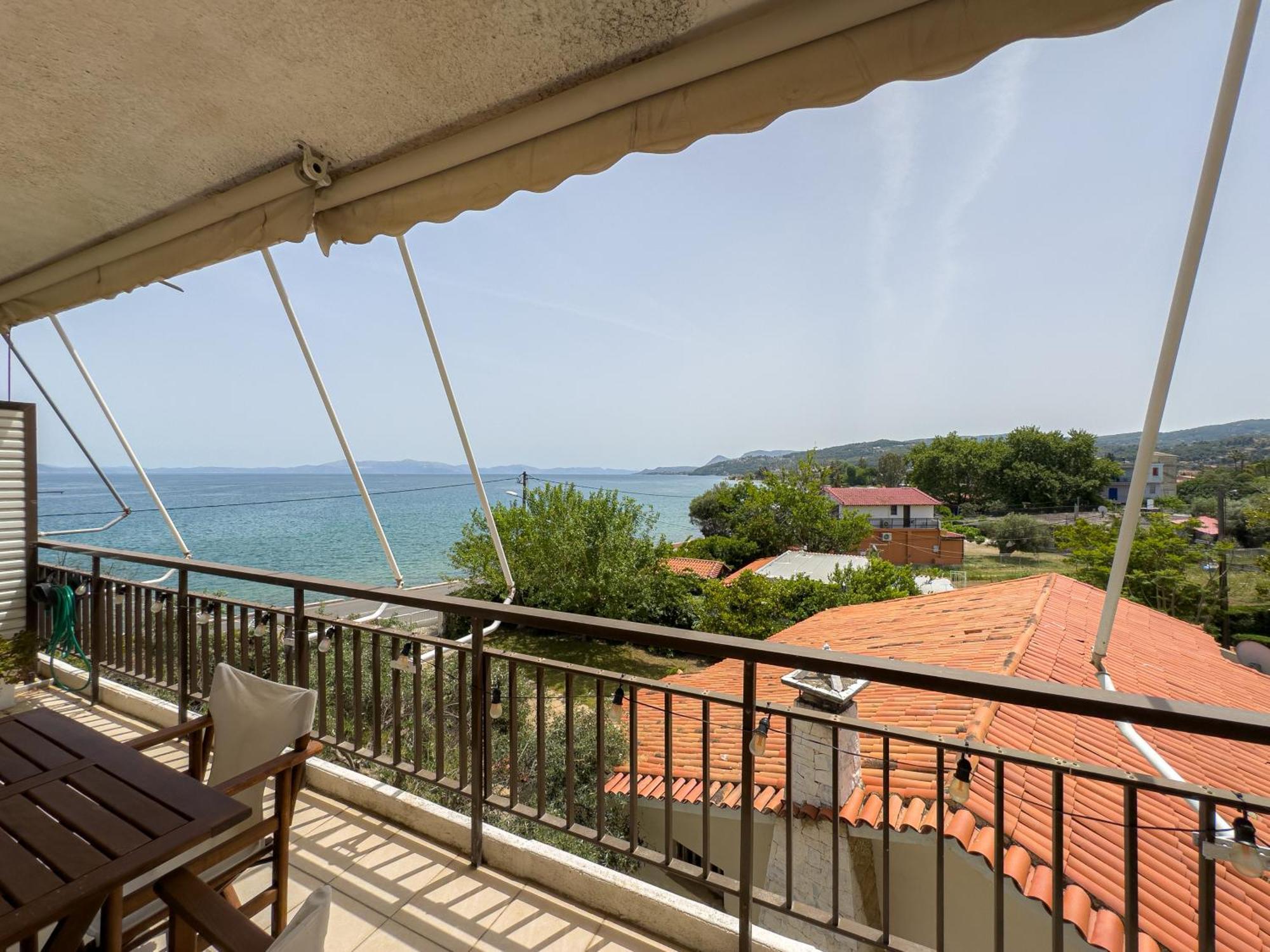 Thanos' Seaside Apartment Oropos Exterior photo