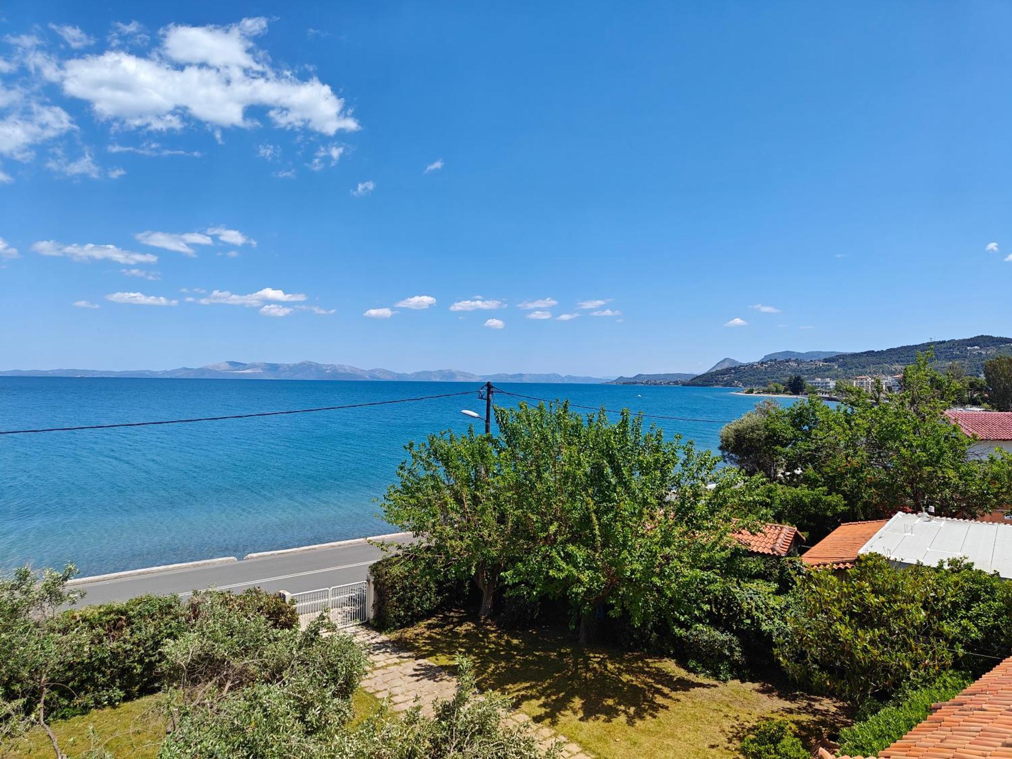 Thanos' Seaside Apartment Oropos Exterior photo
